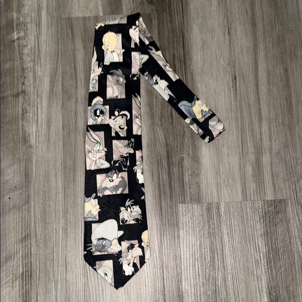 Looney Tunes mania necktie men’s Bugs Bunny vintage Elmer fudge black roadrunner